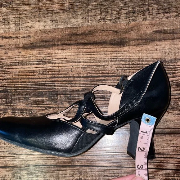 (SOLD)Laduca 2.5” Elizabeth Character Shoe w/Dust Bag - Picture 8 of 10